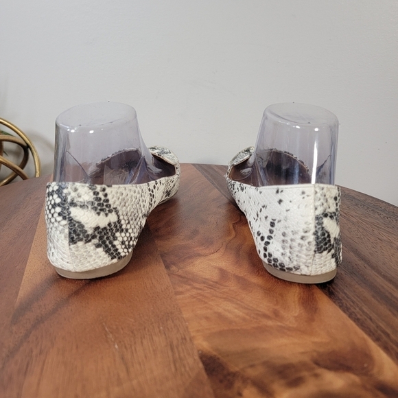 Madden Girl Snake Print Flats Pointed Toe Loafers Size 6.5 - Picture 6 of 14